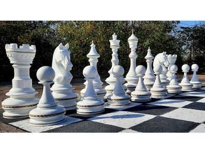Шахматная фигура на выбор 